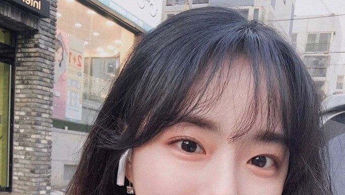 Captivating Hairstyles to Take Years Off Your Look, Welcoming Tet 2025 with a Slimmer Face