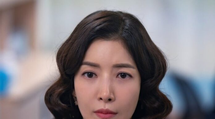 4 Chic and Elegant Short Hairstyles for Women Over 50