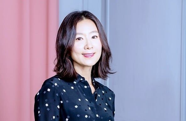 4 Timeless and Youthful Hairstyles for Women in Their 40s and 50s