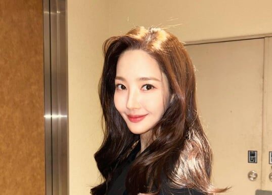 The Latest Winter Hair Trends for Girls with Round Faces