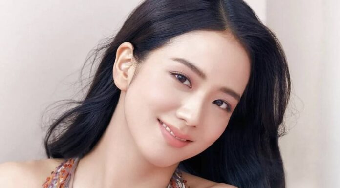 “Rejuvenate and Restore: A Guide to Revitalizing Your Skin This Holiday Season”