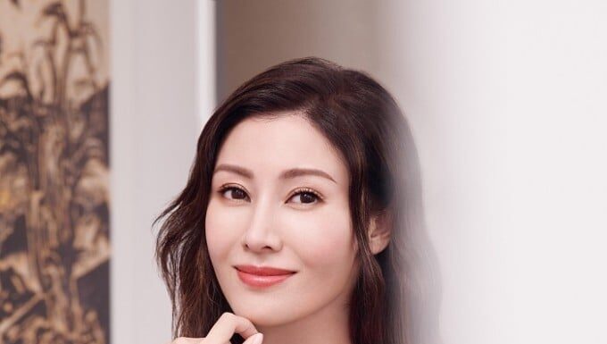 “Aging Like Fine Wine: Hong Kong’s ‘Most Beautiful Pageant Queen’ Shares Her Simple Collagen-Boosting Secrets for Youthful Skin at 54.”