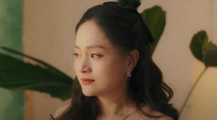 “Lan Phương’s Emotional Visit to Her Cousin in the Hospital: A Heart-Wrenching Reminiscence of Her Own Lonely and Painful Birth Experience with Her Foreign Husband.”