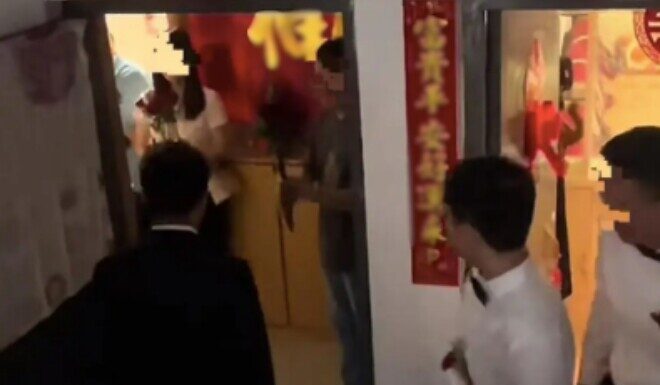 The Ultimate Guide to the Perfect Wedding: “A Six-Step, Wall-Separated Romance”