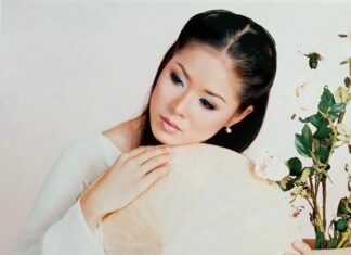 “A Throwback to Her Youth: Le Phuong Shares a Radiant Photo from Her Early 20s, Leaving Her Husband, Trung Kien, in Awe”