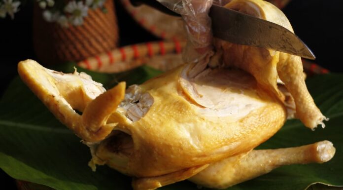 “The Ultimate Guide to Perfectly Boiled Chicken: Achieve Tender and Flavorful Results Every Time”