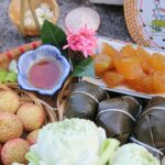 A Traditional Hanoi Treat: Sweet and Savory ‘Bug-Repelling’ Cakes for the Summer Solstice, Just VND 5,000 each.