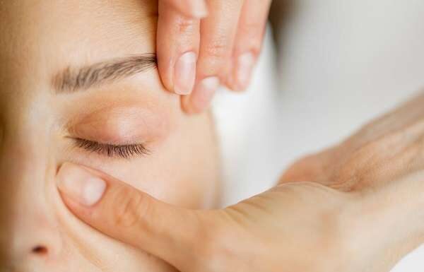 The Ultimate Nighttime Skincare Ritual: 5 Facial Massages for a Firmer, Glowing Complexion