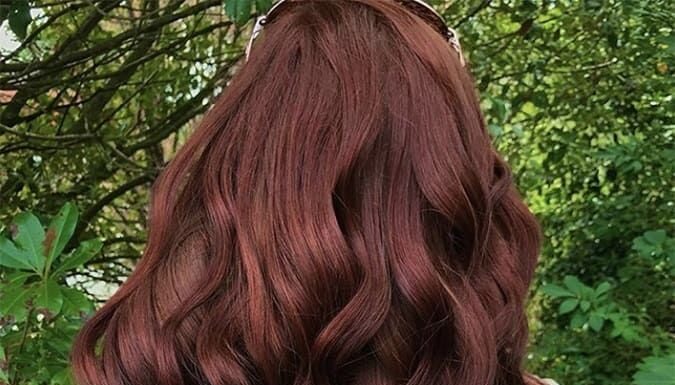 “The Ultimate Guide to Choosing the Right Hair Color: Enhancing Your Features for a Youthful, Modern Look”