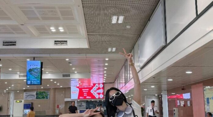 The Cool Mom: Leaving Baby at Home for a GDragon Concert, Looking Fresh and Young as Ever