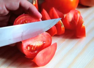 “The Ultimate Guide to Egg and Tomato Soup: A Deliciously Fragrant and Visually Appealing Dish”