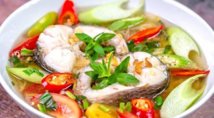 “The Ultimate Guide to Cooking Fish Soup: Cold or Hot Water? Discover the Secret to a Delicious, Tender, and Non-Fishy Dish”