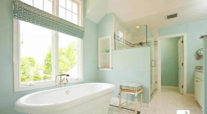 Should You Keep the Bathroom Door Open or Closed When Not in Use?