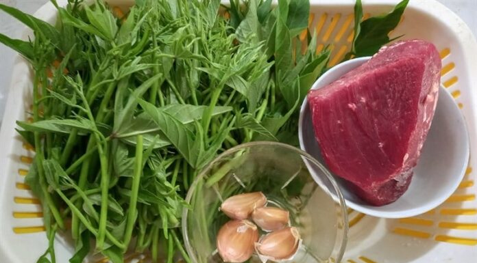 A Tasty Treat: Stir-fried Beef with Water Spinach, a Quick and Delicious Dish to Cool You Down.
