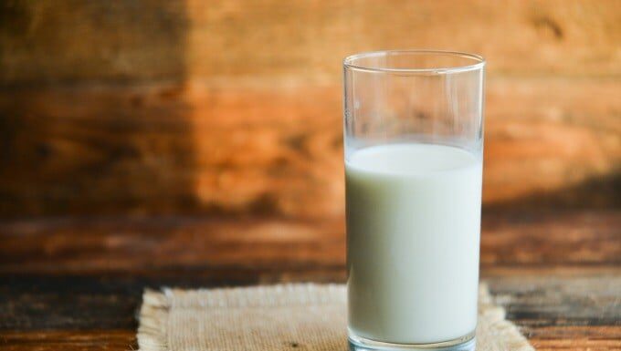 “4 Beauty Benefits of Milk for Healthy, Youthful Skin”