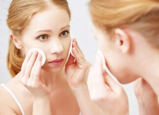 3 Skin-Damaging Makeup Removal Habits That Age Your Skin Prematurely