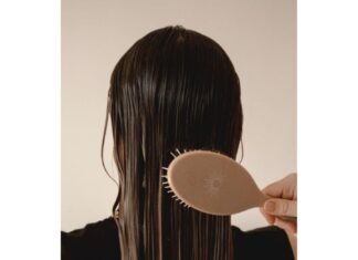 3 Ways to Use Rosemary Essential Oil for Healthy, Luscious Hair