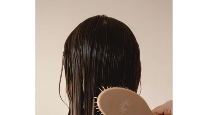 3 Ways to Use Rosemary Essential Oil for Healthy, Luscious Hair