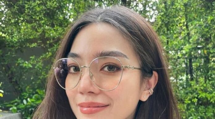 The Ultimate Guide to Flawless Makeup: 6 Steps to a Brighter, More Radiant Complexion, Even Behind Glasses