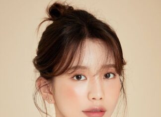 Captivating Complexion: A Makeup Guide for a Flawless, Youthful Glow.