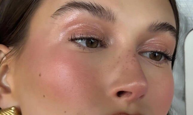 “Juicy Berry Makeup Trend: A Radiant Look for All”