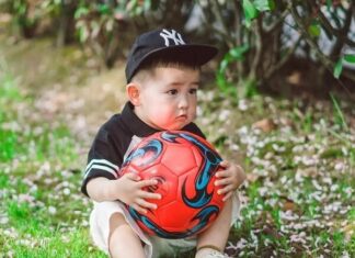 3 Misunderstood Signs of a Bright Baby