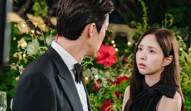 “Running into my Ex and His New Girlfriend at the Reunion, I Said 4 Words that Made Him a Laughing Stock.”