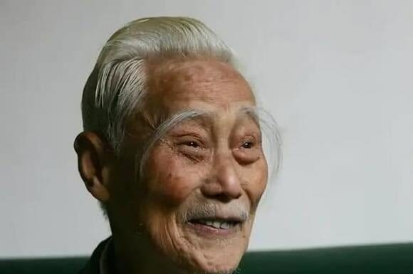 Does Eyebrow Hair Growth in Men After 50 Signal Longevity and Health?