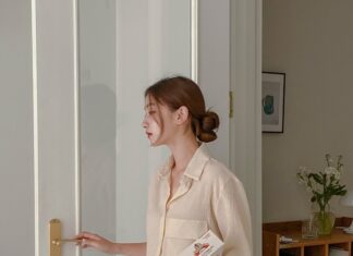 4 Unassuming Colors That Make Over-40 Women Look Younger Than Their Peers