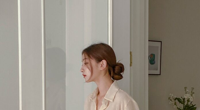 4 Unassuming Colors That Make Over-40 Women Look Younger Than Their Peers