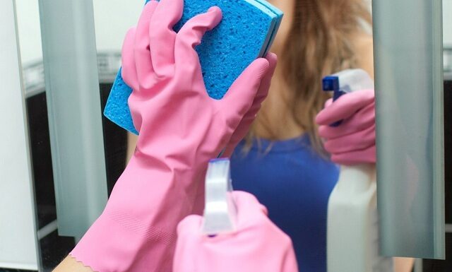 The Ultimate Guide to Cleaning Moldy Mirrors: Easy, Effective, and Efficient Home Solutions