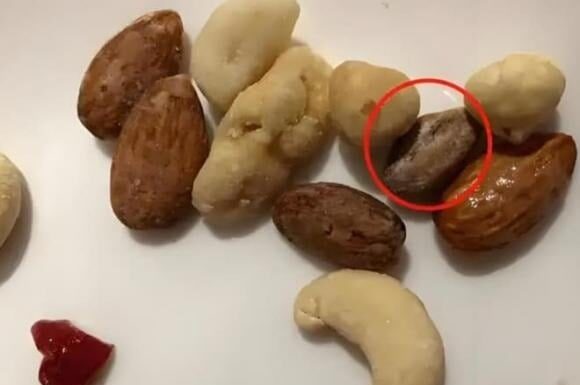 6 Common Foods That Are Surprisingly Toxic