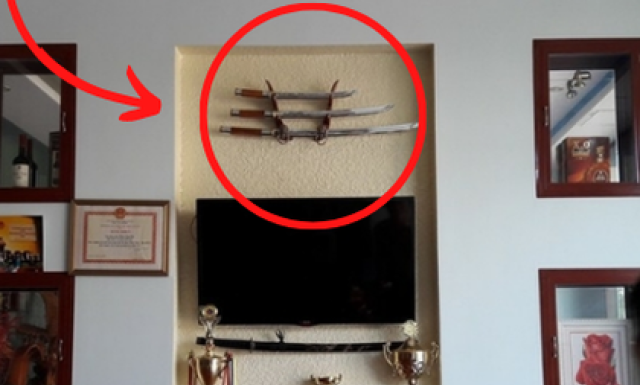 3 Things You Should Never Hang in Your Living Room
4 Items That Don’t Belong in Your Kitchen: A Recipe for Chaos