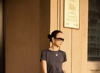 “30-Something Sisters, Beware: These 4 Wide-Leg Pants Styles Are an Instant Outfit Killer”