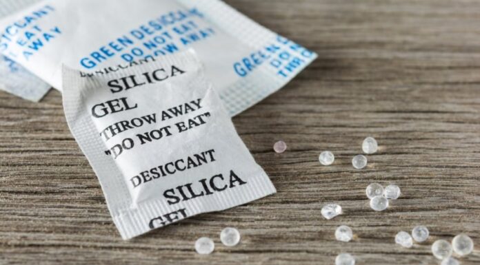 Throwing Away Silica Gel Packets is a Huge Waste: Uncommon Uses in the Kitchen and Wardrobe