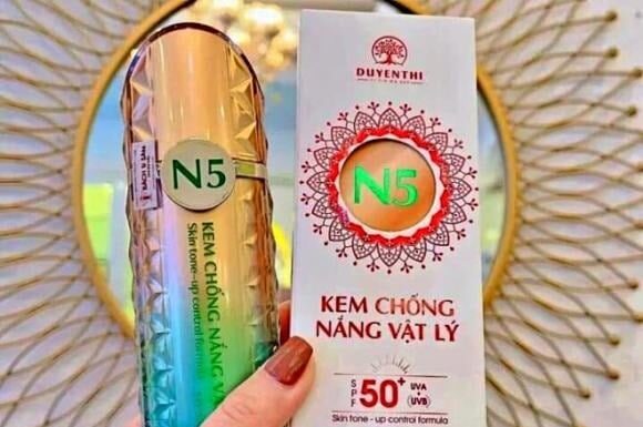 Sun Protection: Physical vs Chemical Sunscreen, Which is Safer and More Effective for Your Skin?