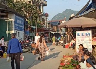Indulge in Cao Bang’s Unique Delicacies: Banh Troi and Banh Khao at the Bi-Weekly Market