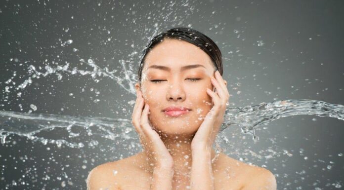 The Ultimate Nighttime Skin Cleansing Routine for Acne-Prone Skin: A Cost-Effective Alternative to Expensive Cosmetics