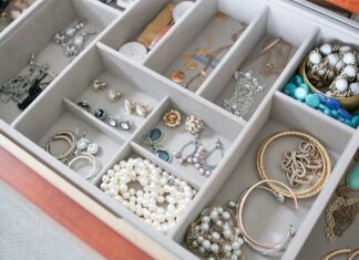 How to Deal With Tarnished Silver Jewelry: 3 Easy Tips to Keep Your Silver Shining