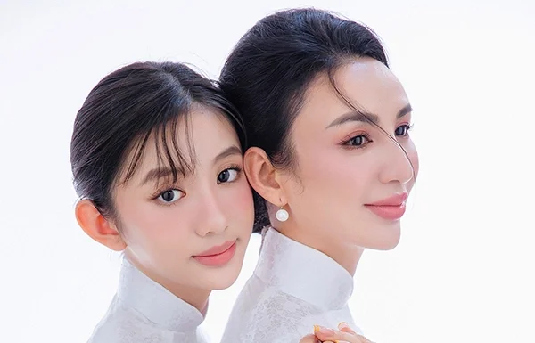 “The 15-year-old stunner: A statuesque beauty with a delicate, painterly presence, standing tall at 5’7″, and daughter of a renowned beauty queen.”