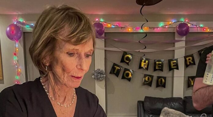 The Ageless Wonder: How a 92-Year-Old Woman Defies Aging and Looks Decades Younger