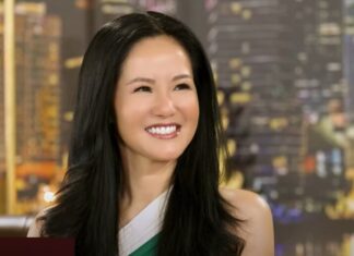 The Diva’s Request: Helping Hand from a Fellow Artist Post-Surgery