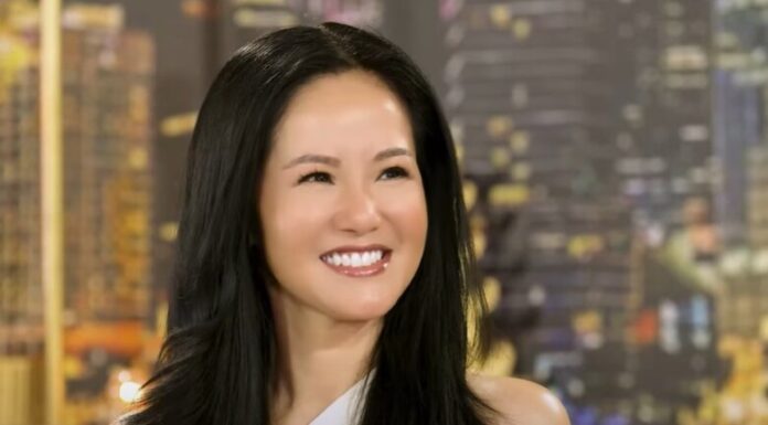 The Diva’s Request: Helping Hand from a Fellow Artist Post-Surgery