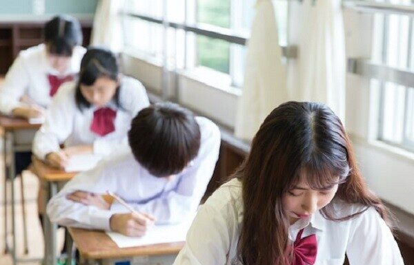 “Don’t Say ‘Don’t Come Home If You Get Bad Grades’—Try This Instead to Mend the Heartbreak of Low Scores”