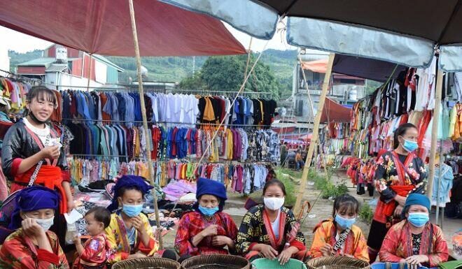 The Heart of Dien Bien: A Vibrant Marketplace Captivating Locals and Visitors Alike