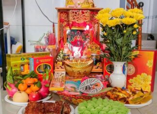 The First Day of the Lunar New Year: Burning Incense and the Quick Removal of This Item From Your Ancestral Altar to Preserve Prosperity.