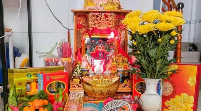 The First Day of the Lunar New Year: Burning Incense and the Quick Removal of This Item From Your Ancestral Altar to Preserve Prosperity.