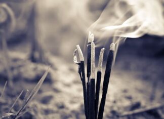 The Ancient’s Advice: Why Abstain from Burning Incense on the Night of the 1st and 15th? Optimal Timing for Incense Offering.