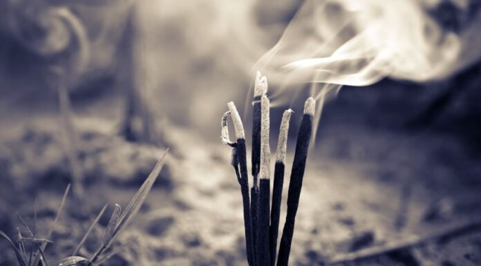 The Ancient’s Advice: Why Abstain from Burning Incense on the Night of the 1st and 15th? Optimal Timing for Incense Offering.