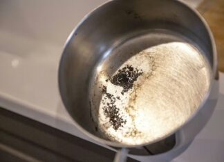 The Ultimate Guide to Cleaning Burnt Pots and Pans: Sparkling Results in Just 3 Minutes!